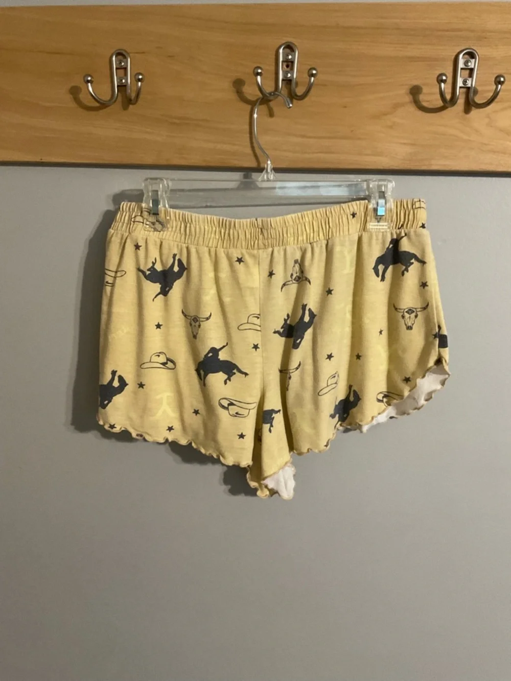 Paramount+Yellowstone Cowboy Print Yellow & Black 2 Pc. Shorts Pajama Set Medium